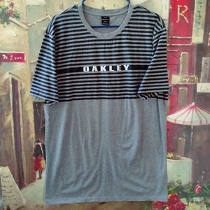 Oakley t-shirt